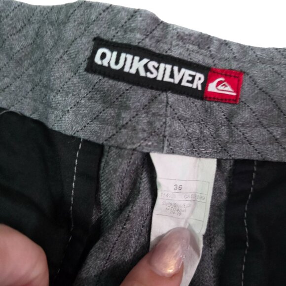 Quiksilver Men's Gray Striped Casual Shorts 36 with zipper pockets - Picture 4 of 5